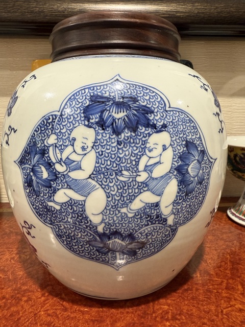 古玩陶瓷連生貴子圖青花罐真品鑒賞圖