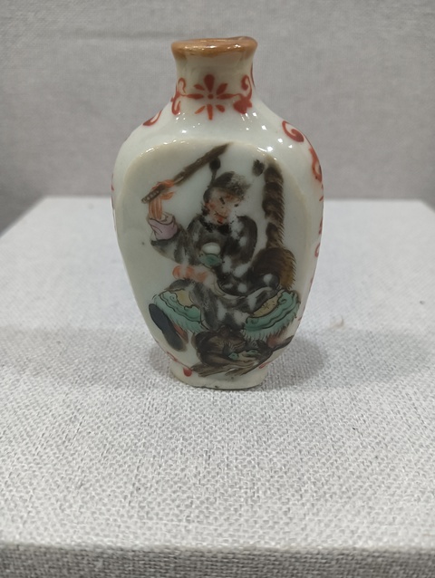 古玩陶瓷鼻煙壺真品鑒賞圖