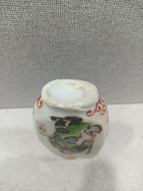 古玩陶瓷鼻煙壺真品鑒賞圖