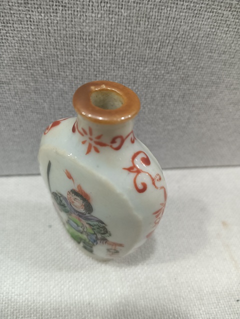 古玩陶瓷鼻煙壺真品鑒賞圖
