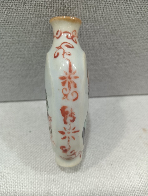 古玩陶瓷鼻煙壺真品鑒賞圖