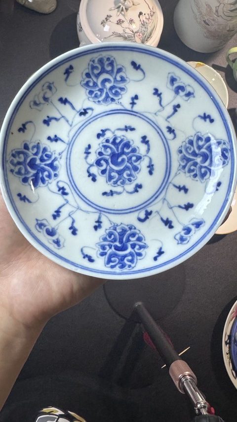 古玩陶瓷青花纏枝花卉紋盤真品鑒賞圖