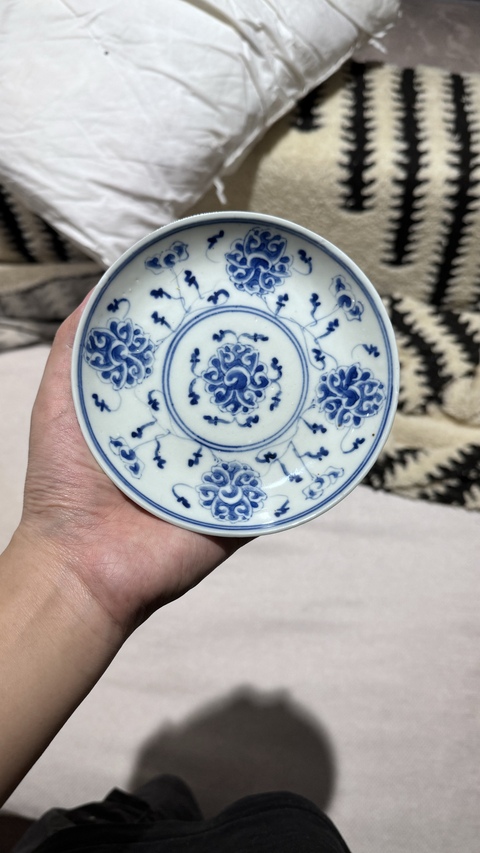 古玩陶瓷青花纏枝花卉紋盤真品鑒賞圖