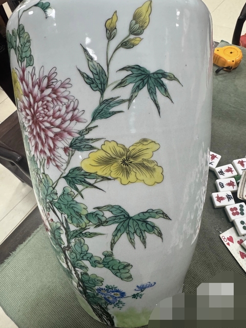 古玩陶瓷粉彩花卉紋大瓶真品鑒賞圖