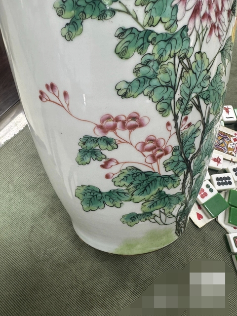 古玩陶瓷粉彩花卉紋大瓶真品鑒賞圖