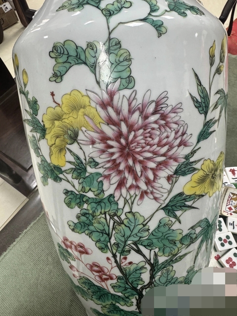 古玩陶瓷粉彩花卉紋大瓶真品鑒賞圖