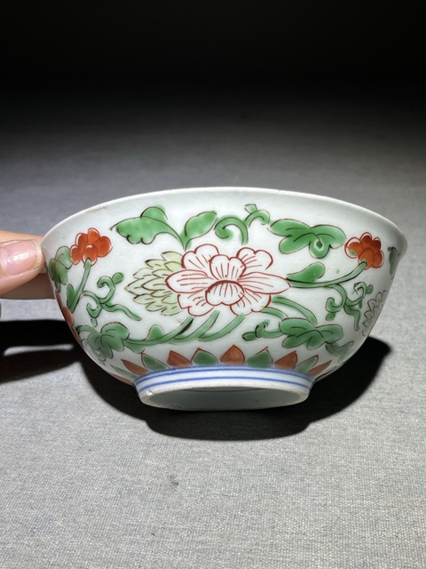 古玩陶瓷青花五彩花卉紋茶碗真品鑒賞圖