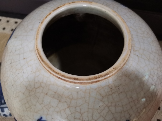 古玩陶瓷哥釉地青花罐真品鑒賞圖
