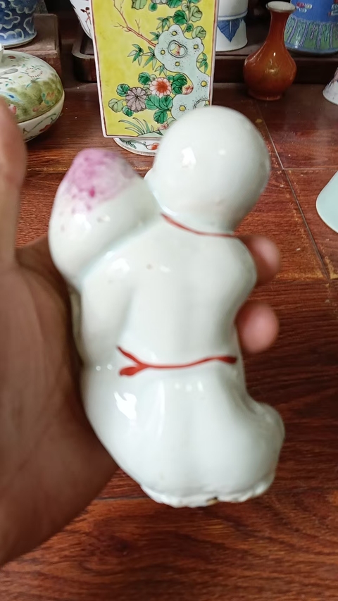 古玩陶瓷白釉童子瓷像真品鑒賞圖