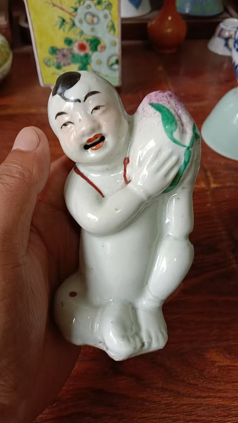 古玩陶瓷白釉童子瓷像真品鑒賞圖