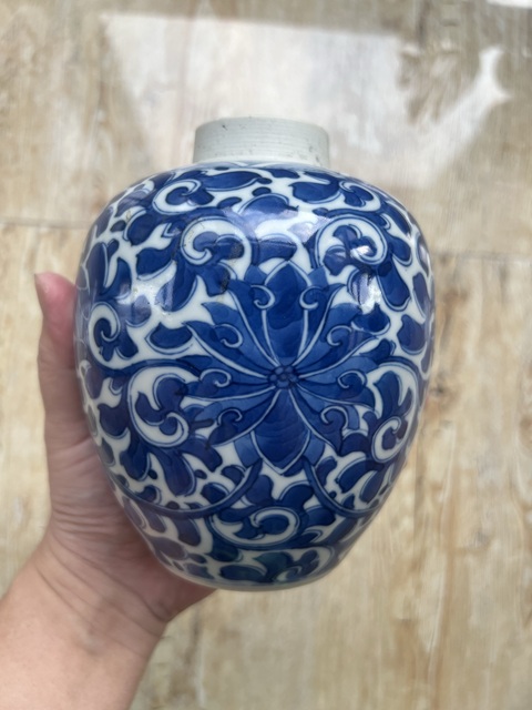 古玩陶瓷青花纏枝花卉紋罐真品鑒賞圖