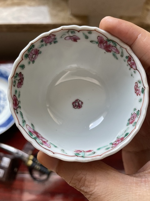 古玩陶瓷雍正·粉彩花卉紋花口杯真品鑒賞圖