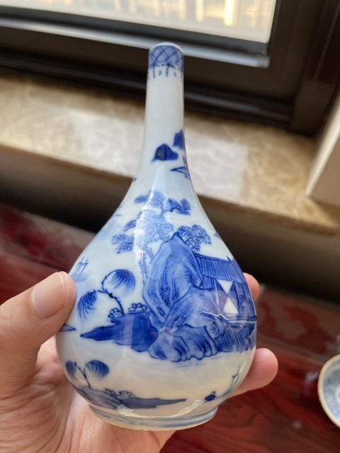 古玩陶瓷清晚·青花山水人物紋膽瓶 真品鑒賞圖