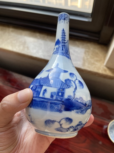 古玩陶瓷清晚·青花山水人物紋膽瓶 真品鑒賞圖