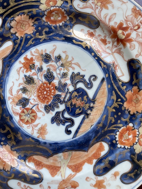 古玩陶瓷康熙·青花礬紅描金花卉紋折沿大盤 真品鑒賞圖