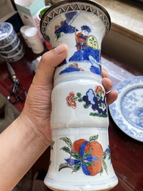 古玩陶瓷清晚·青花五彩人物故事紋花觚 真品鑒賞圖