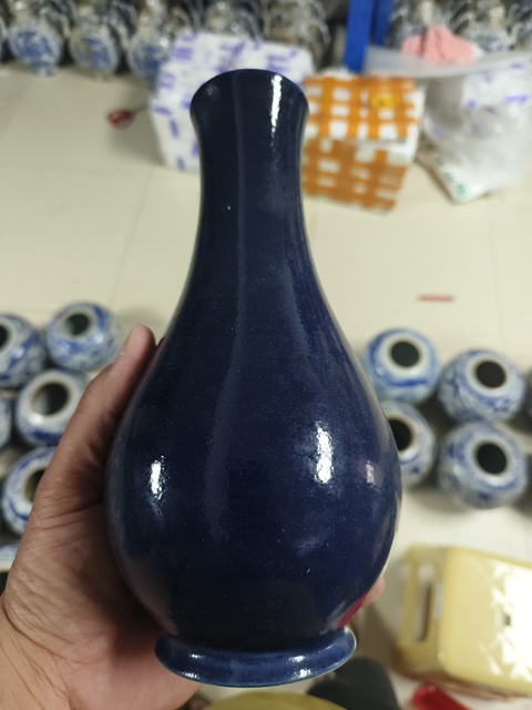 古玩陶瓷霽藍釉膽瓶真品鑒賞圖