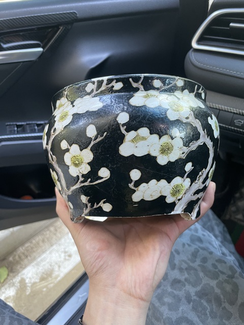 古玩陶瓷墨地粉彩罐真品鑒賞圖