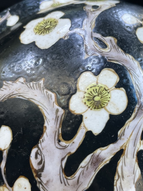 古玩陶瓷墨地粉彩罐真品鑒賞圖