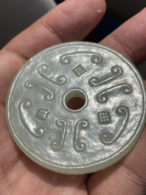 古玩玉器和田玉雕“卷云紋璧”真品鑒賞圖