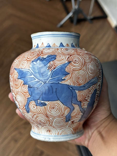 古玩陶瓷青花礬紅海馬紋罐真品鑒賞圖