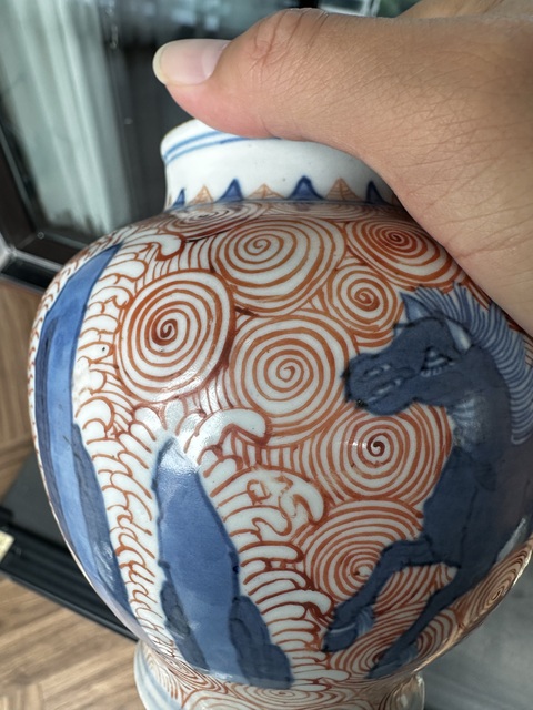 古玩陶瓷青花礬紅海馬紋罐真品鑒賞圖