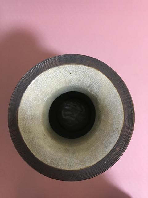 古玩陶瓷哥釉地鐵銹釉刀馬人瓶真品鑒賞圖