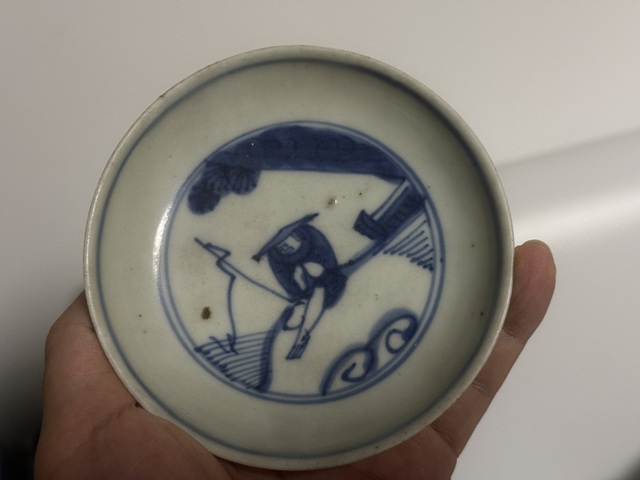 古玩陶瓷獨釣寒江紋青花碟子真品鑒賞圖
