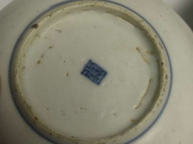 古玩陶瓷獨釣寒江紋青花碟子真品鑒賞圖