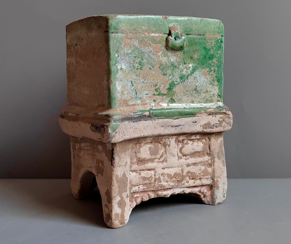 古玩陶瓷綠釉寶箱真品鑒賞圖