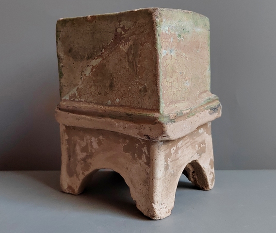 古玩陶瓷綠釉寶箱真品鑒賞圖