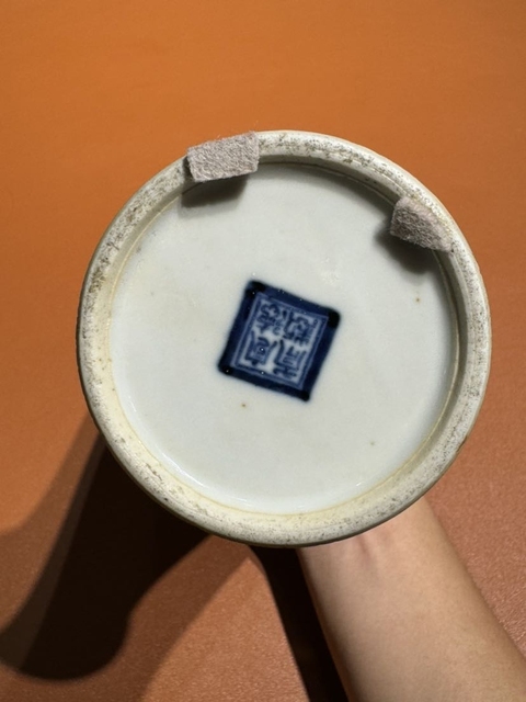 古玩陶瓷清末民國斗彩云龍趕珠紋瓶真品鑒賞圖