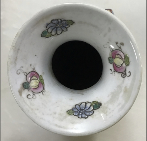 古玩陶瓷粉彩人物故事紋天圓地方瓶真品鑒賞圖