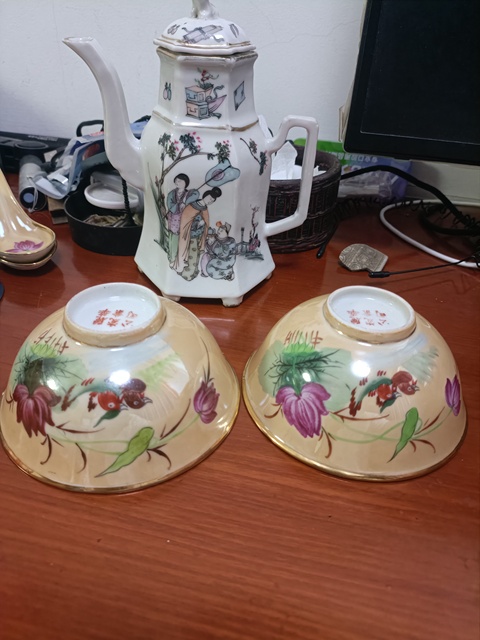 古玩陶瓷民國黃地粉彩滿池矯紋茶碗拍賣，當(dāng)前價(jià)格2888元