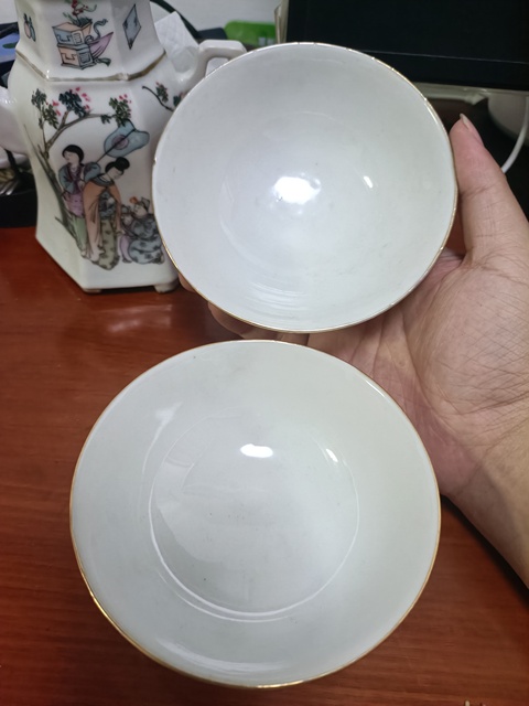 古玩陶瓷民國黃地粉彩滿池矯紋茶碗拍賣，當(dāng)前價(jià)格2888元