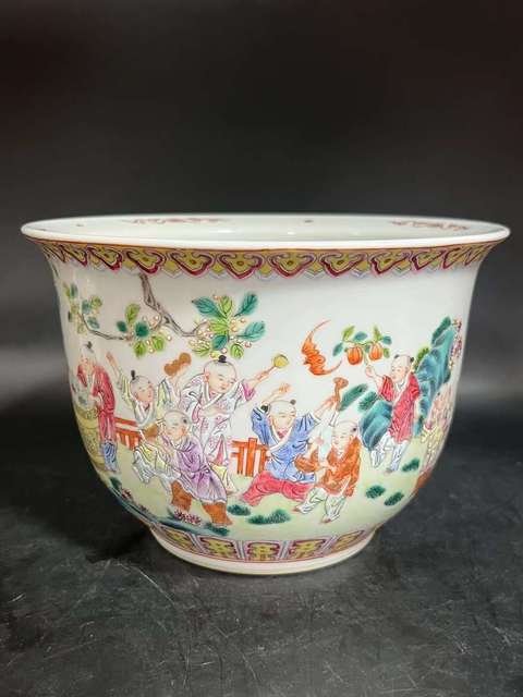 古玩陶瓷嬰戲紋粉彩花盆真品鑒賞圖