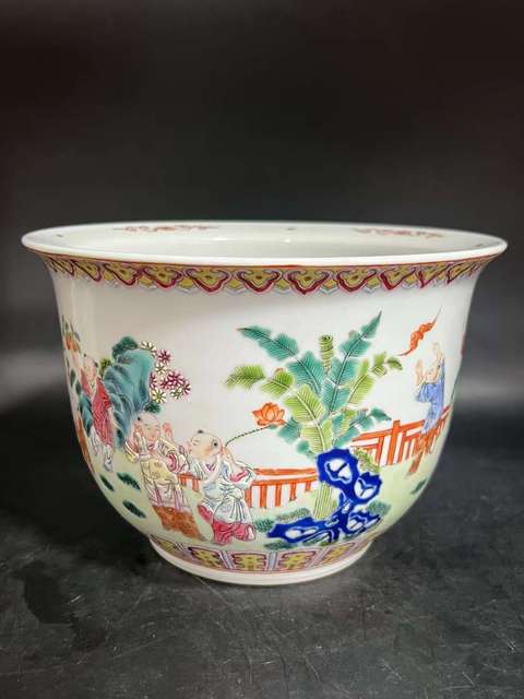 古玩陶瓷嬰戲紋粉彩花盆真品鑒賞圖