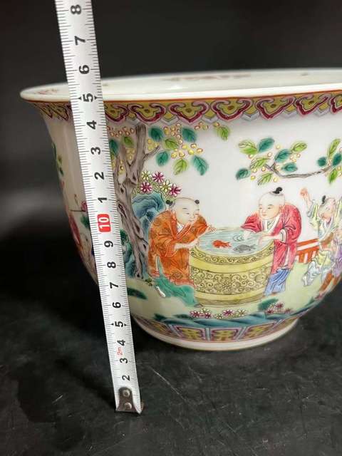 古玩陶瓷嬰戲紋粉彩花盆真品鑒賞圖