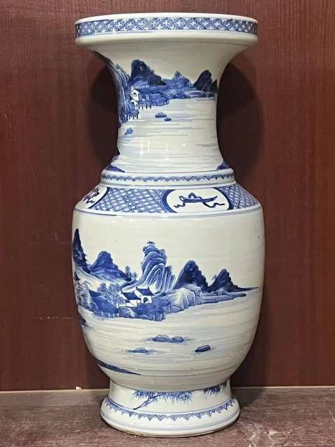 古玩陶瓷山水紋青花盤口瓶真品鑒賞圖