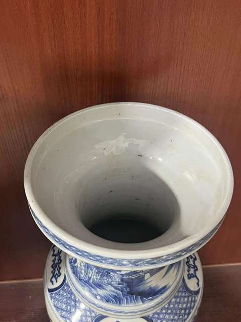 古玩陶瓷山水紋青花盤口瓶真品鑒賞圖