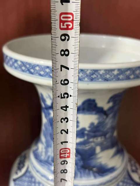 古玩陶瓷山水紋青花盤口瓶真品鑒賞圖