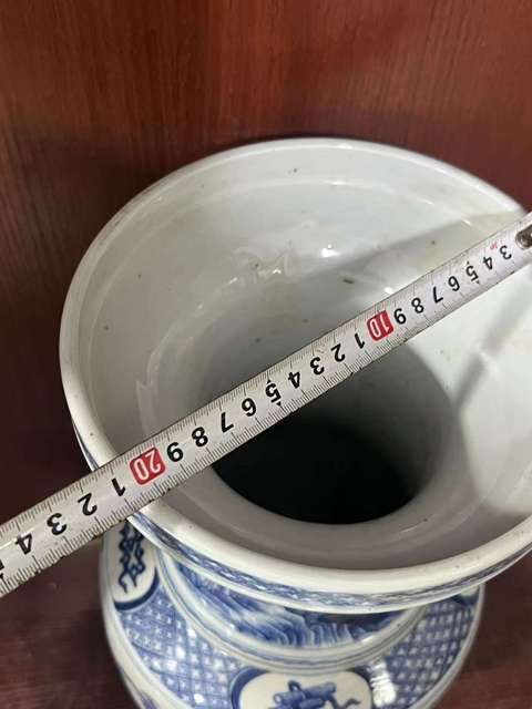 古玩陶瓷山水紋青花盤口瓶真品鑒賞圖