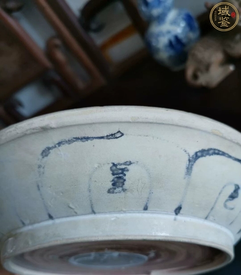 古玩陶瓷明早期安南窯青花花卉紋盤真品鑒賞圖