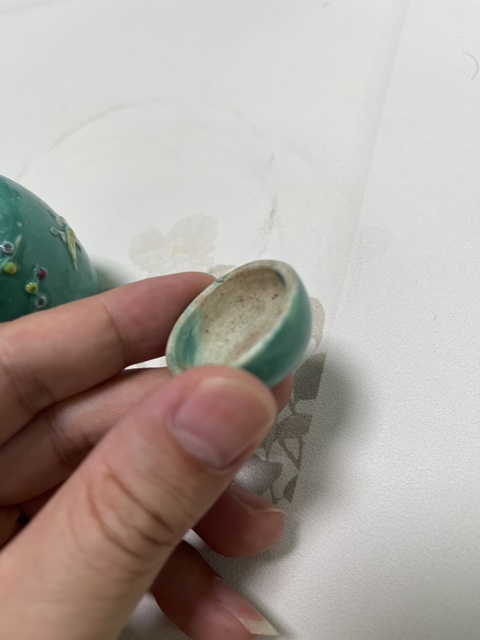 古玩陶瓷松石綠地粉彩堆塑梅花紋蓋罐真品鑒賞圖