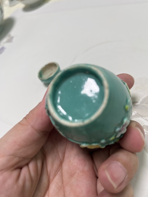 古玩陶瓷松石綠地粉彩堆塑梅花紋蓋罐真品鑒賞圖