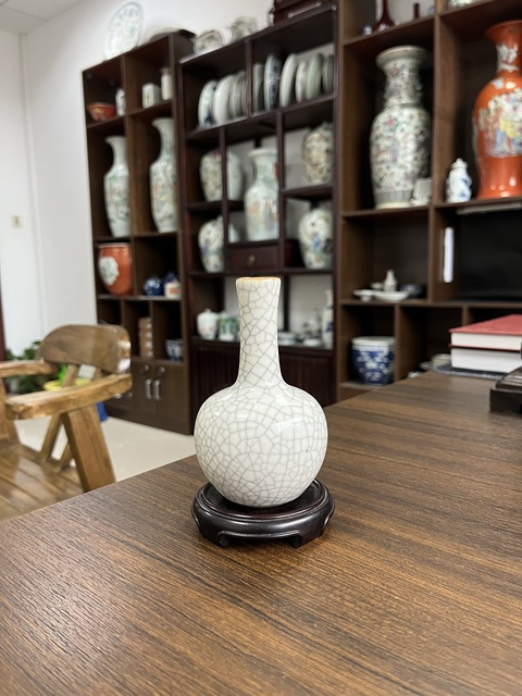 古玩陶瓷哥釉天球瓶真品鑒賞圖