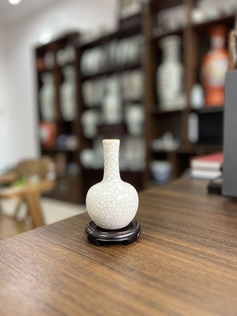 古玩陶瓷哥釉天球瓶真品鑒賞圖