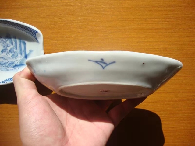 古玩陶瓷日本明治青花山水人物盤真品鑒賞圖