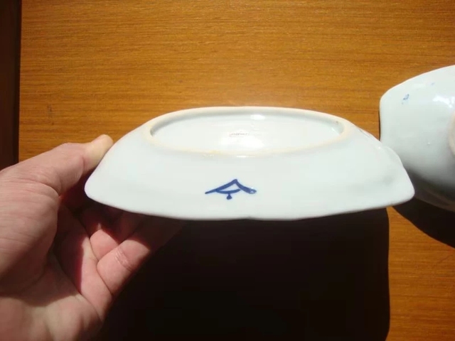 古玩陶瓷日本明治青花山水人物盤真品鑒賞圖
