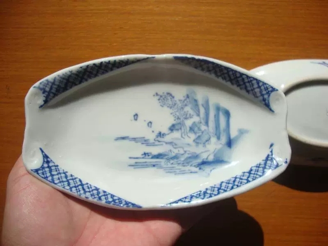 古玩陶瓷日本明治青花山水人物盤真品鑒賞圖